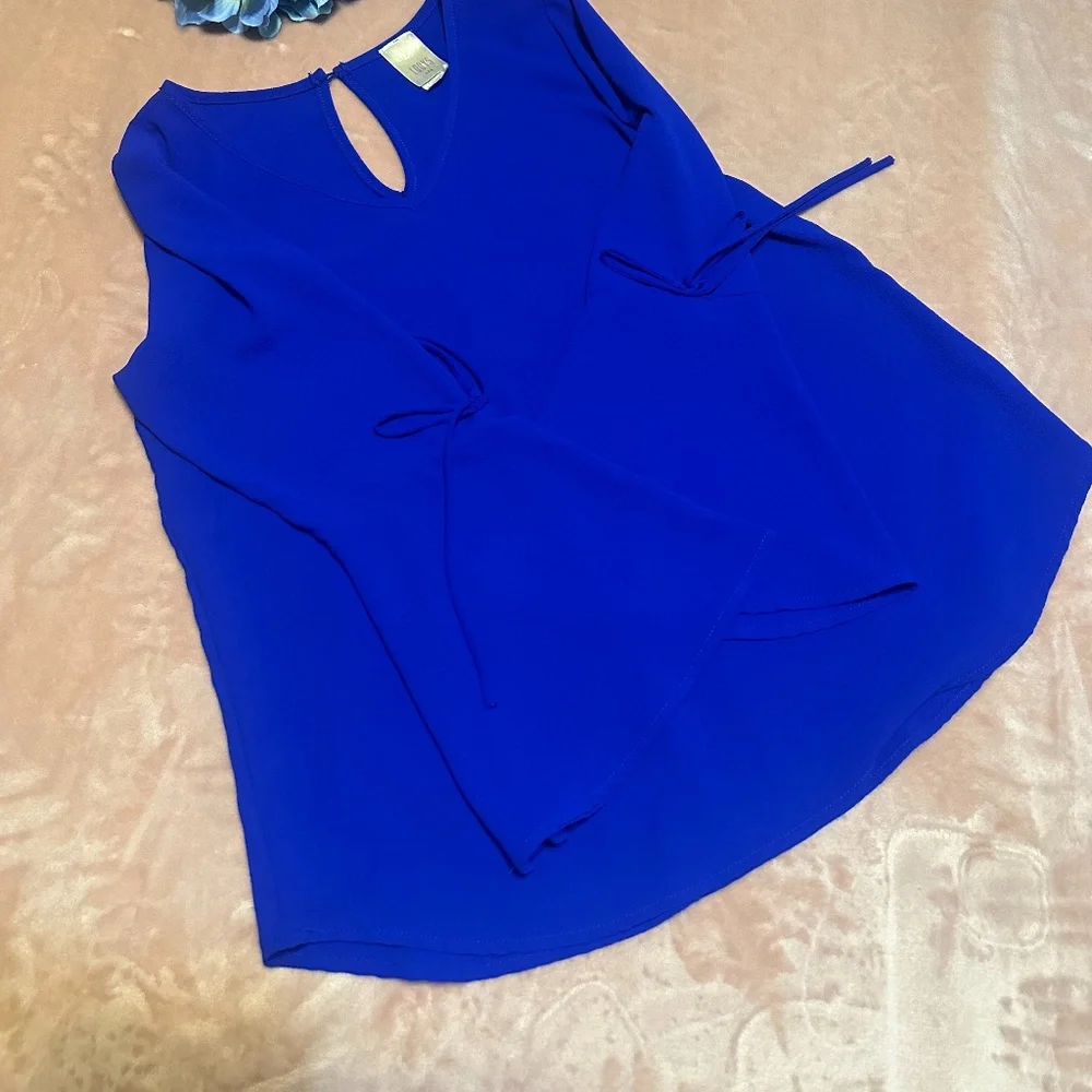 Lodys Royal Blue Blouse with Flutter Sleeves Size Small